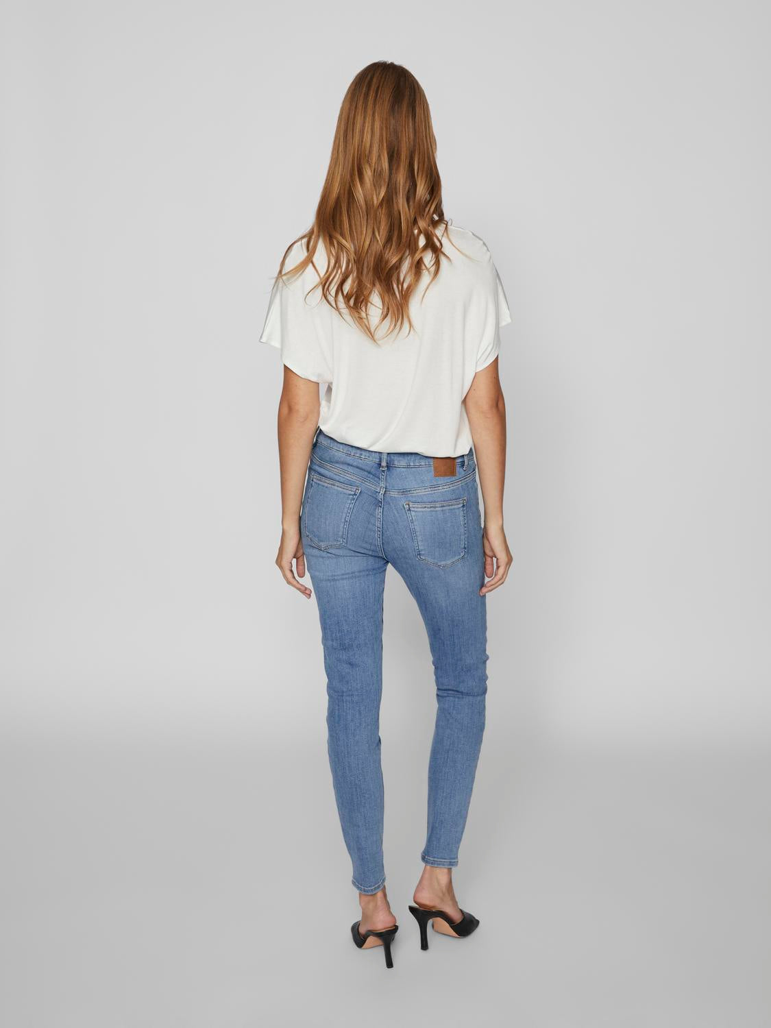 model_shot-back